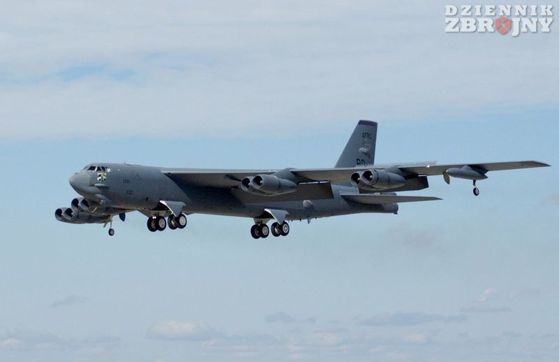 Amerykański bombowiec strategiczny B-52H. 