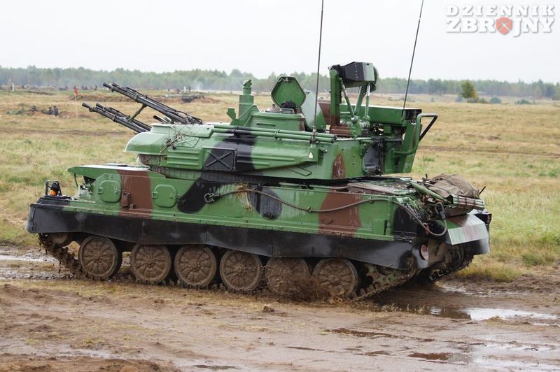 Samobieżna ZSU-23-4MP w drodze na stanowisko. 