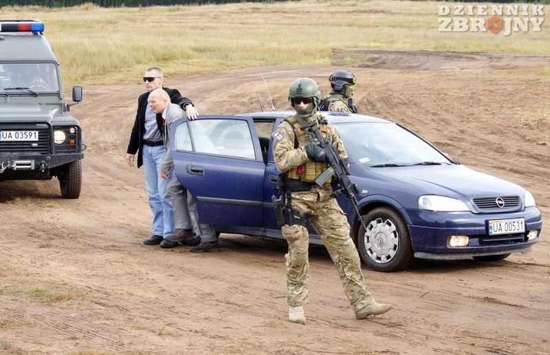 Osłona VIP w wykonaniu żandarmów. 