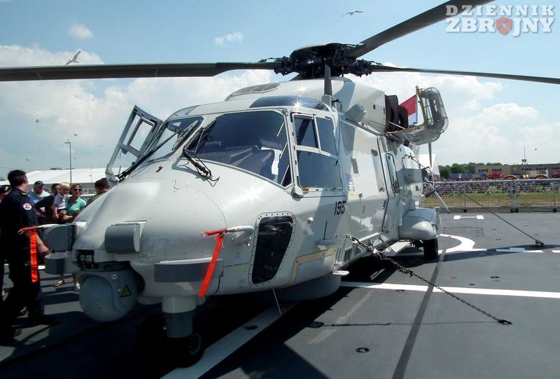 Pokładowy śmigłowiec NH90.