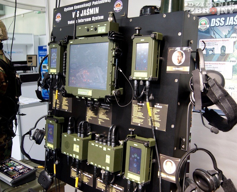 Pokładowy system komunikacji, czyli nowe wcielenie Jaśmina z Teldatu. 