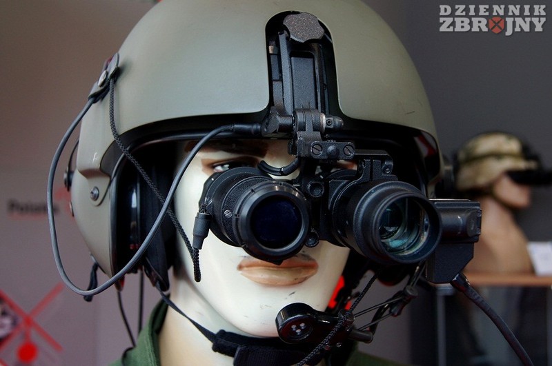 Gogle noktowizyjne PNL-3 Bielik z nakładką parametrów lotu Cyklop (PCO Bumar).