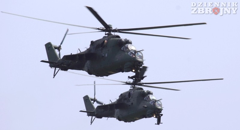 Para śmigłowców szturmowych Mi-24.