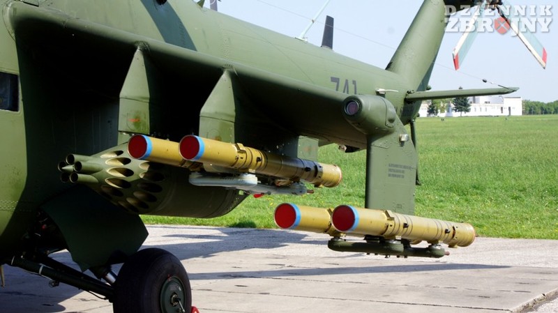 Mi-24 przygotowany do misji przeciwpancernej. 