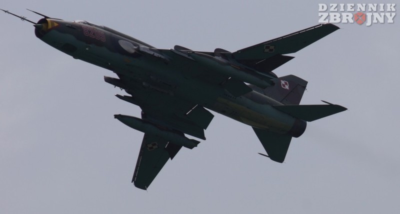 Szturmowo-bombowy Su-22. 