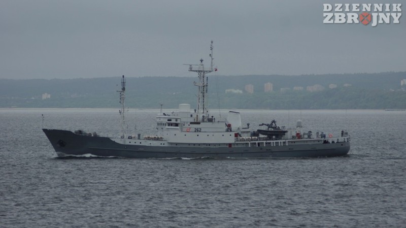 ORP Nawigator wychodzi w morze w kolejny rejs operacyjny.