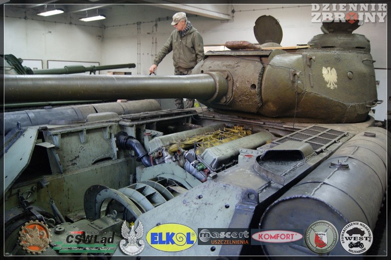 Remont ciężkiego czołgu IS-2