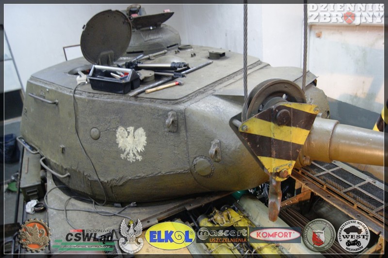 Remont ciężkiego czołgu IS-2