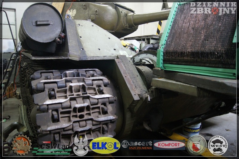 Remont ciężkiego czołgu IS-2