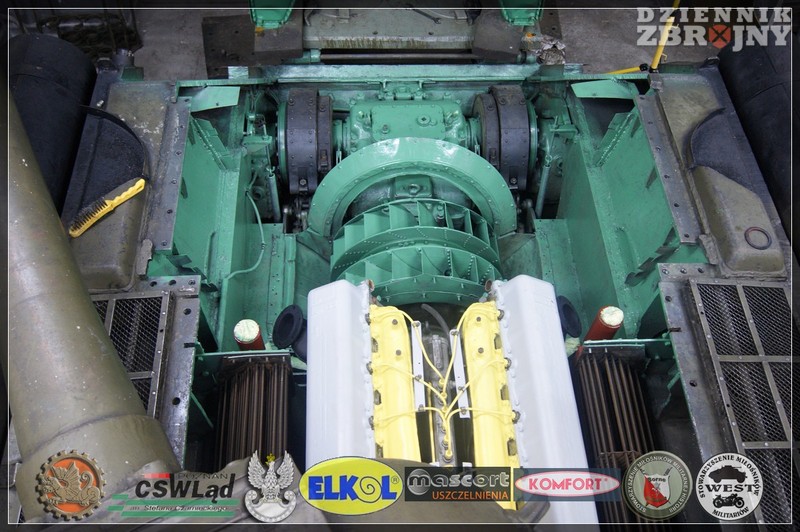 Remont ciężkiego czołgu IS-2