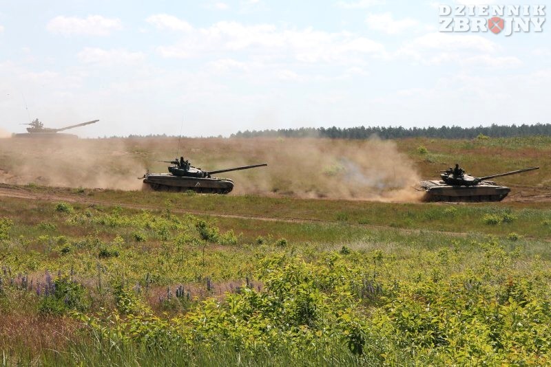Batalion czołgów T-72 15. Brygady Zmechanizowanej na poligonie. 