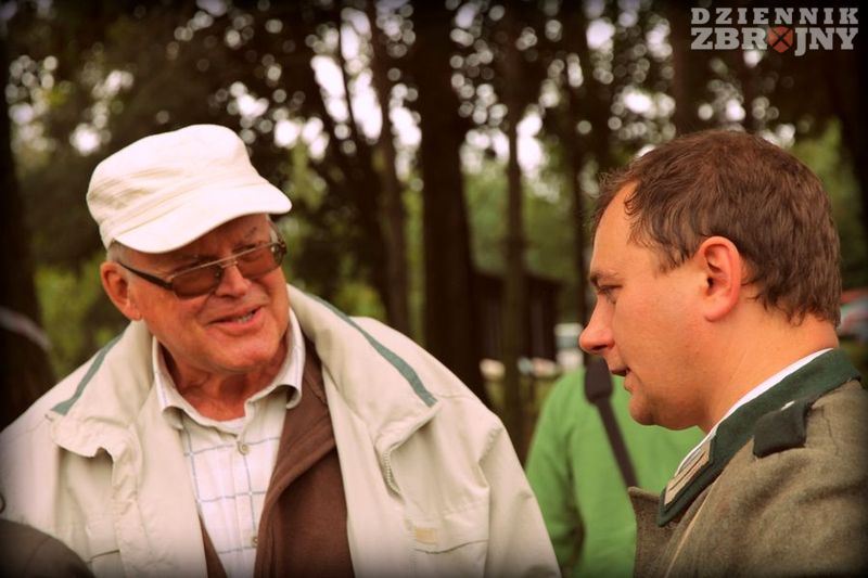 Z lewej strony pan Zbigniew, syn kapitana Kordiaczyńskiego (dca kompanii KOP)
