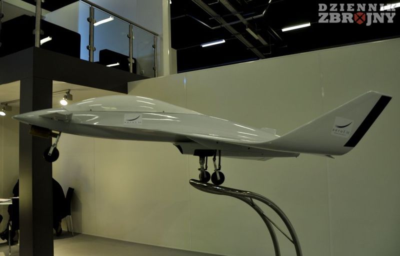 Demonstrator nowej technologii, w praktyce bezzałogowy Bielik. 
