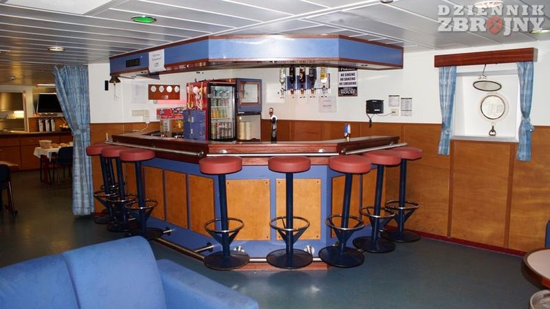 Bar w mesie oficerskiej holenderskiego okrętu.