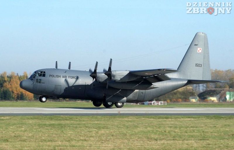 Transportowy C-130E Hercules z Powidza. 