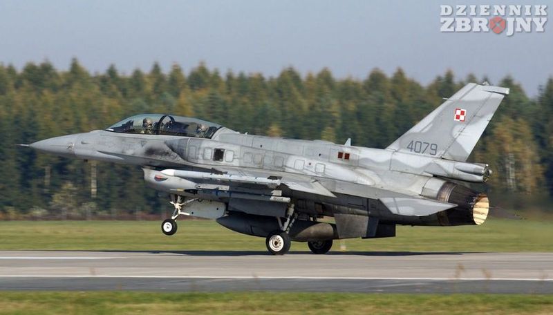 Dwumiejscowy F-16D Jastrząb. 