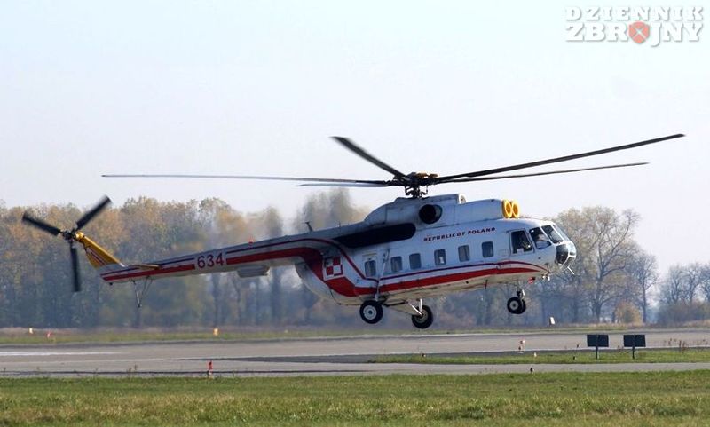 Pasażerski Mi-8 z bazy na Okęciu. 