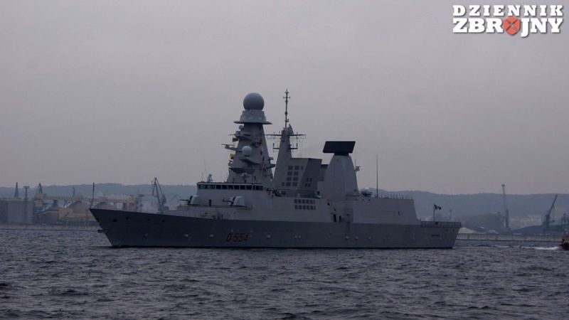 Włoski Caio Duilio opuszcza Gdynię 