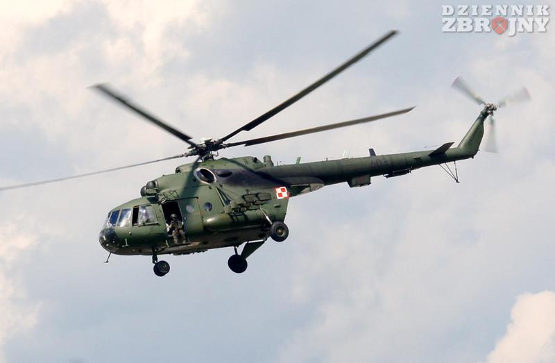 Śmigłowiec Mi-17 ze snajperem JW GROM