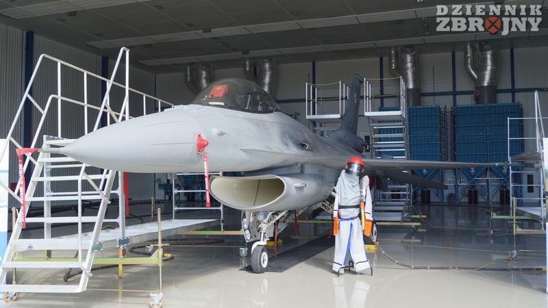 Pierwszy F-16 Jastrząb, który będzie malowany w WZL-2