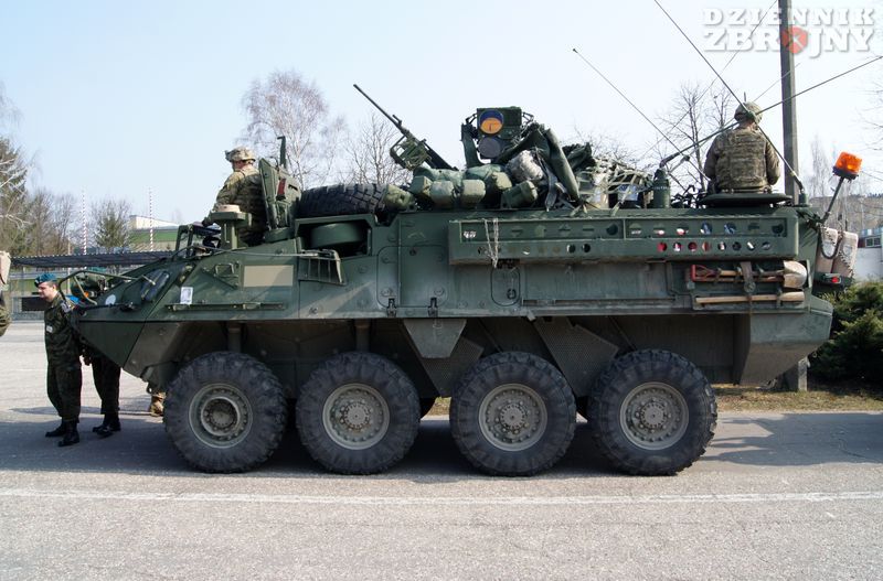 Transporter rozpoznawczy M1127, widoczna na dachu głowica. 