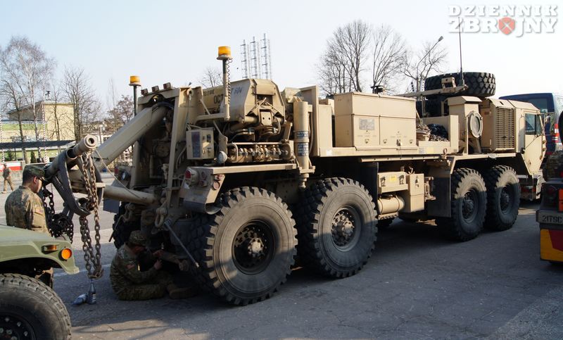 Ciągnik HEMTT M984. 